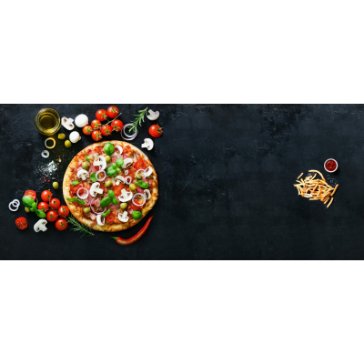 пицца и роллы на темном фоне