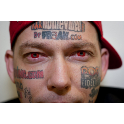 татуировки на лице мужские надписи